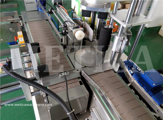 Precision Automatic Sticker Labeling Machine For Square Bottle