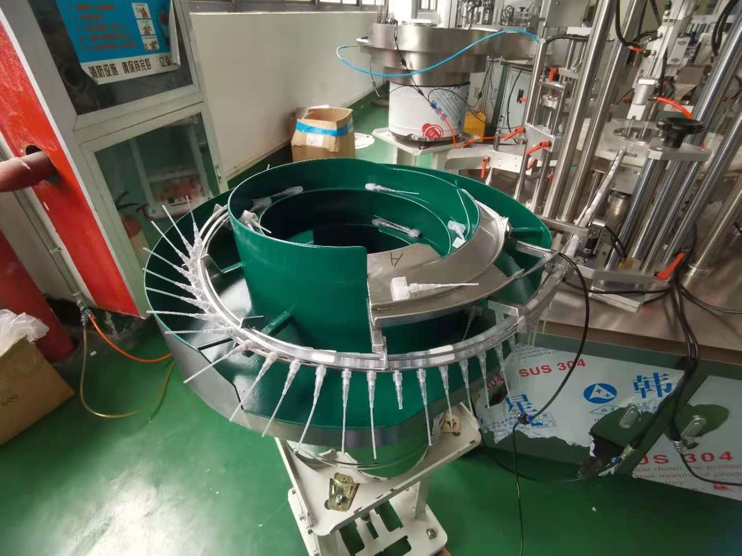 पॉकेट कार्ड परफ्यूम बोतल मोनोब्लॉक भरने की कैपिंग मशीन 1500BPH स्वचालित प्रकार
