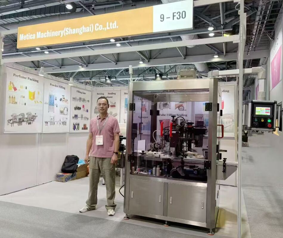 सुगंध और ग्लास स्प्रे बोतलों के लिए विस्फोट रोधी स्वचालित मोनोब्लॉक परफ्यूम भरने, क्रिम्पिंग और लेबलिंग मशीन